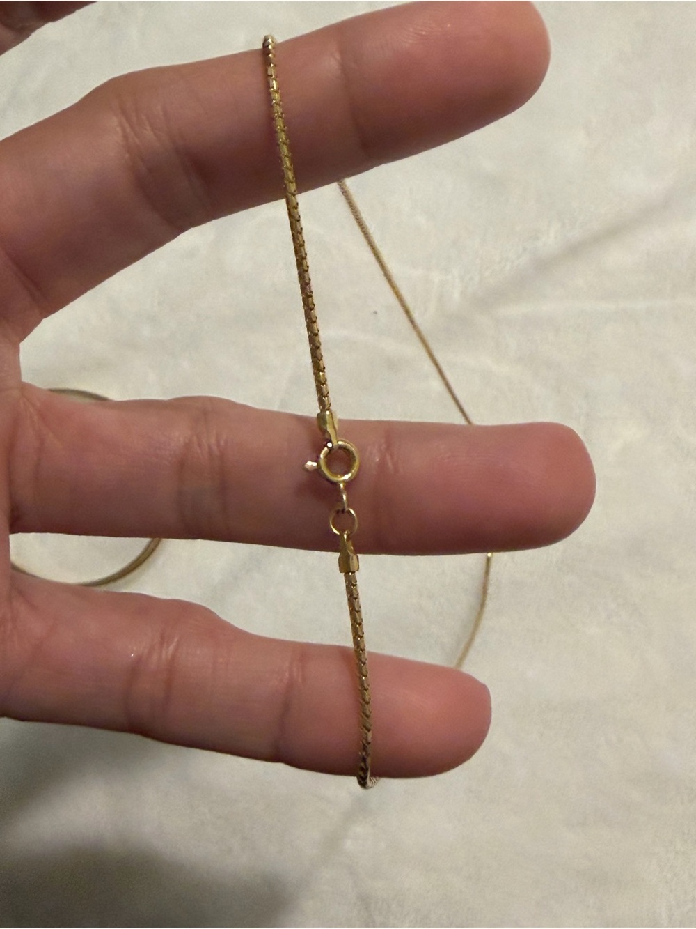 Gold Interlocking Circle Pendant Necklace.Solid 18K - Picture 3 of 3